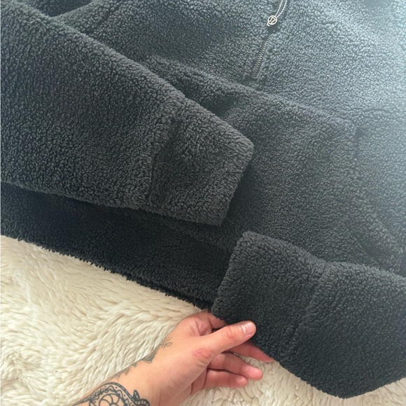 Lululemon - Scuba Oversized Sherpa 1/2 Zip Hooded Sweatshirt in Black - Picture 8 of 11